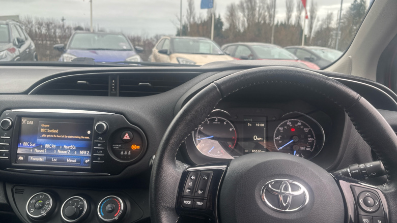 Toyota Yaris 1.5 VVT-i Design 5dr Petrol Hatchback